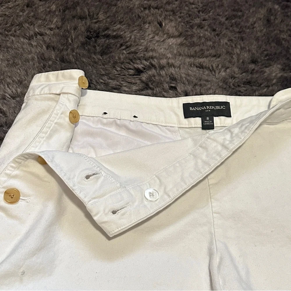 Banana Republic size 8 side button shorts - Picture 3 of 4